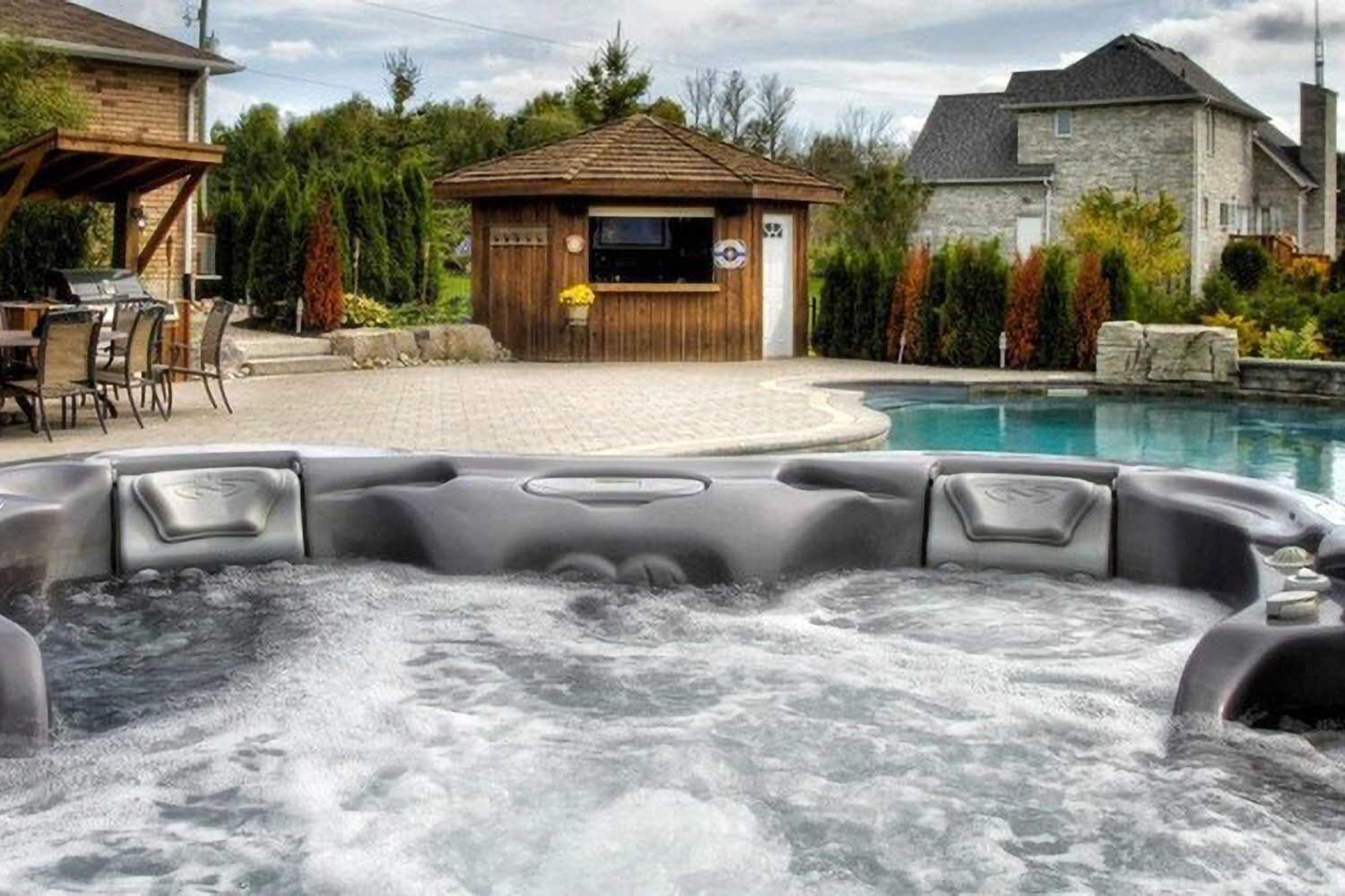 How to Throw the Perfect Jacuzzi Party