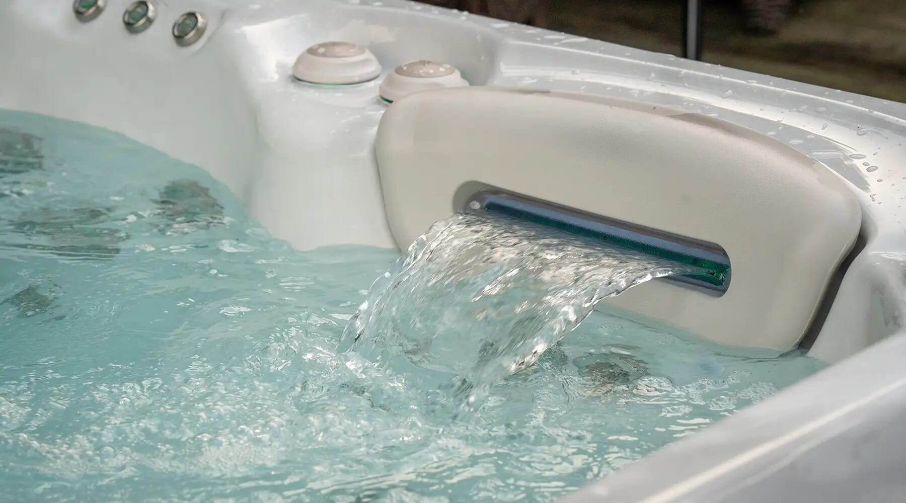 579 Signature Self-Cleaning Hot Tub | Hydropool - Designer Pools