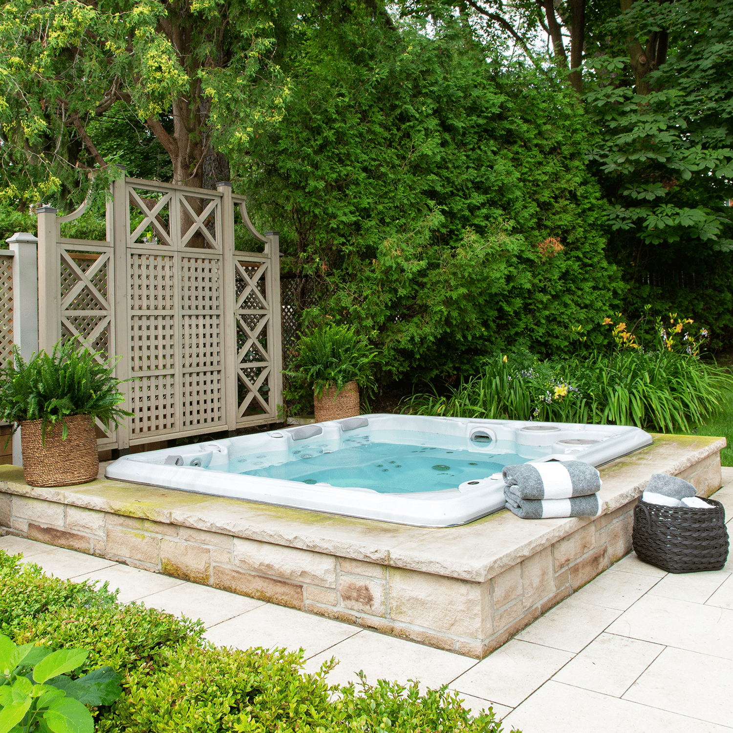 What are the different types of hot tubs? | Hydropool UK