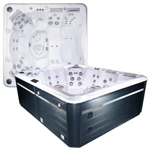Self Cleaning 790 Hot Tub