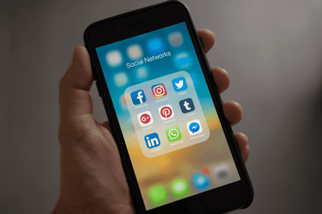 social networks on mobile phone